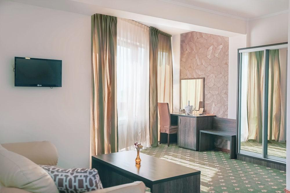 Golden Palace Hotel 3*